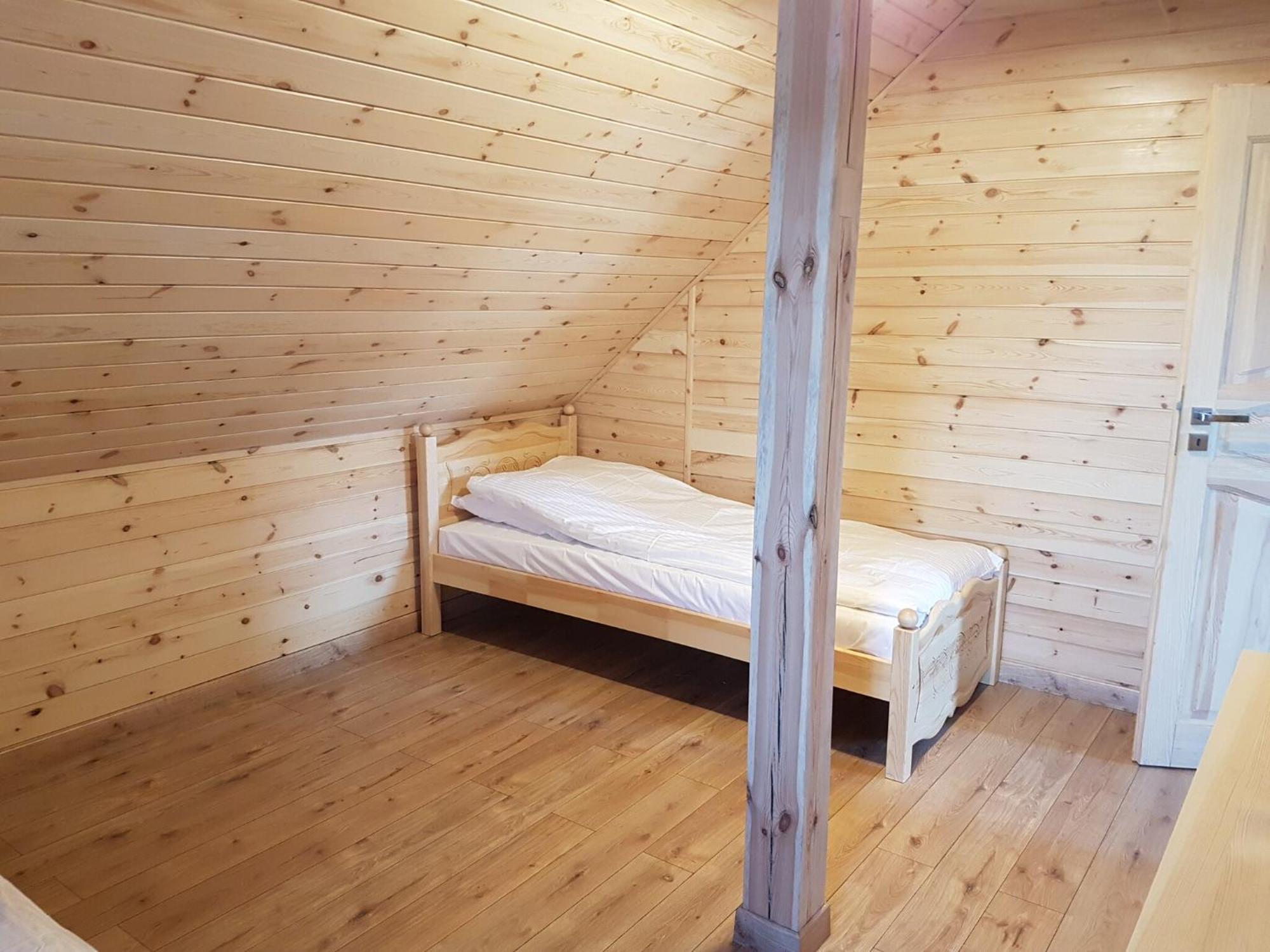 Wooden Holiday Home In Skrzynia With Terrace Osiek  ภายนอก รูปภาพ