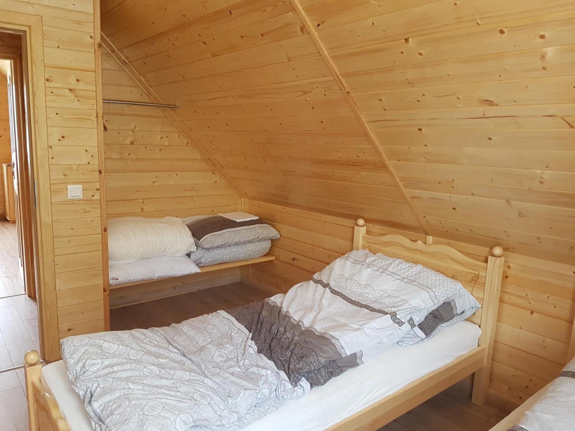 Wooden Holiday Home In Skrzynia With Terrace Osiek  ภายนอก รูปภาพ