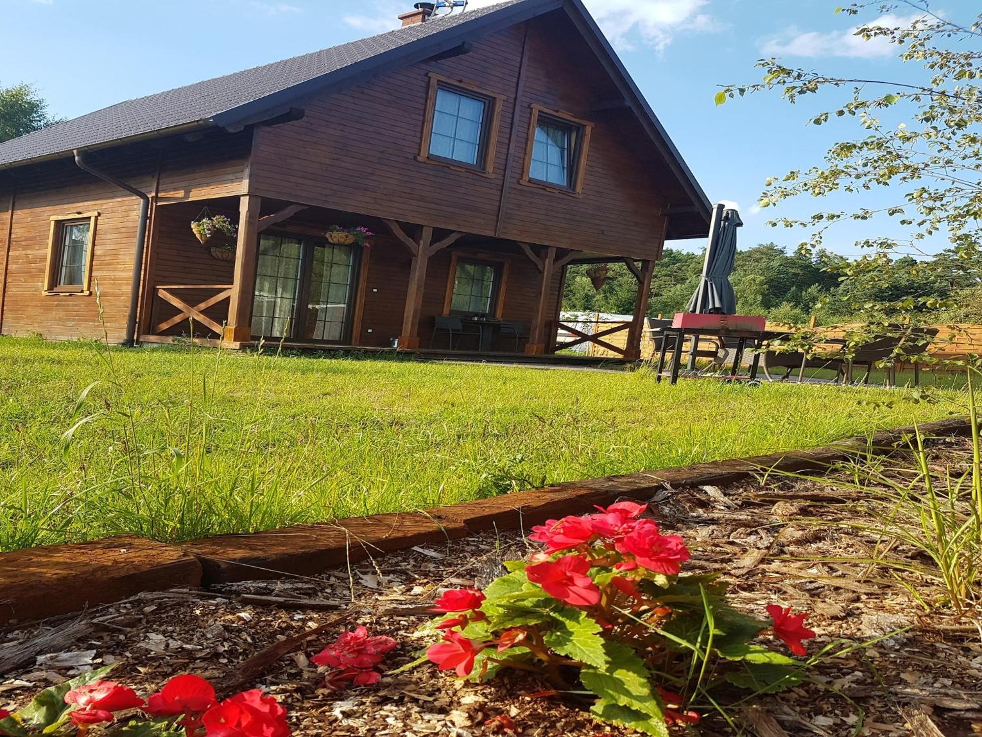 Wooden Holiday Home In Skrzynia With Terrace Osiek  ภายนอก รูปภาพ